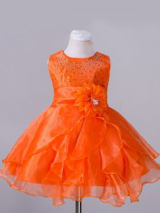 Los vestidos de desfile con cremallera rojo naranja más populares para niñas rebordear y longitud de la rodilla sin mangas de flores hechas a mano