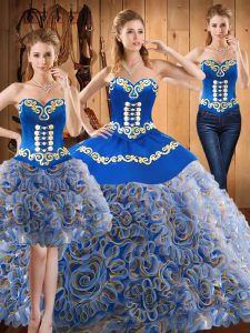 Ideal bordado dulce 16 vestido de quinceañera con cordones de varios colores sin mangas con tren de barrido de tren