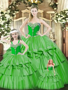 Vestidos de bola verdes atractivos con cuentas y volantes capas 15 vestido de quinceañera con cordones hasta organza sin mangas hasta el suelo