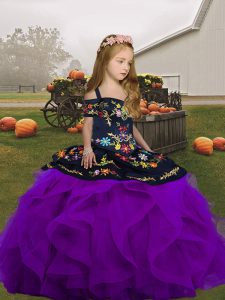 Simples bordados sin mangas de color púrpura y volantes hasta el suelo vestidos de desfile para niñas