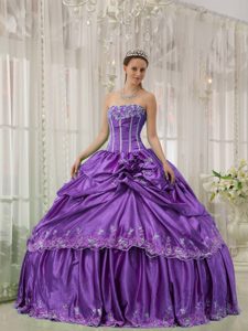Púrpura Vestido De Fiesta Estrapless Hasta El Suelo Tafetán Bordado Y Applique Vestido De Quinceañera