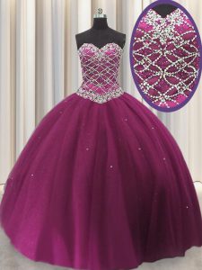 Los vestidos de fucsia hermosos del tulle rebordean sin mangas y la longitud del piso de los cequis atan para arriba el vestido de cumpleaños 15to